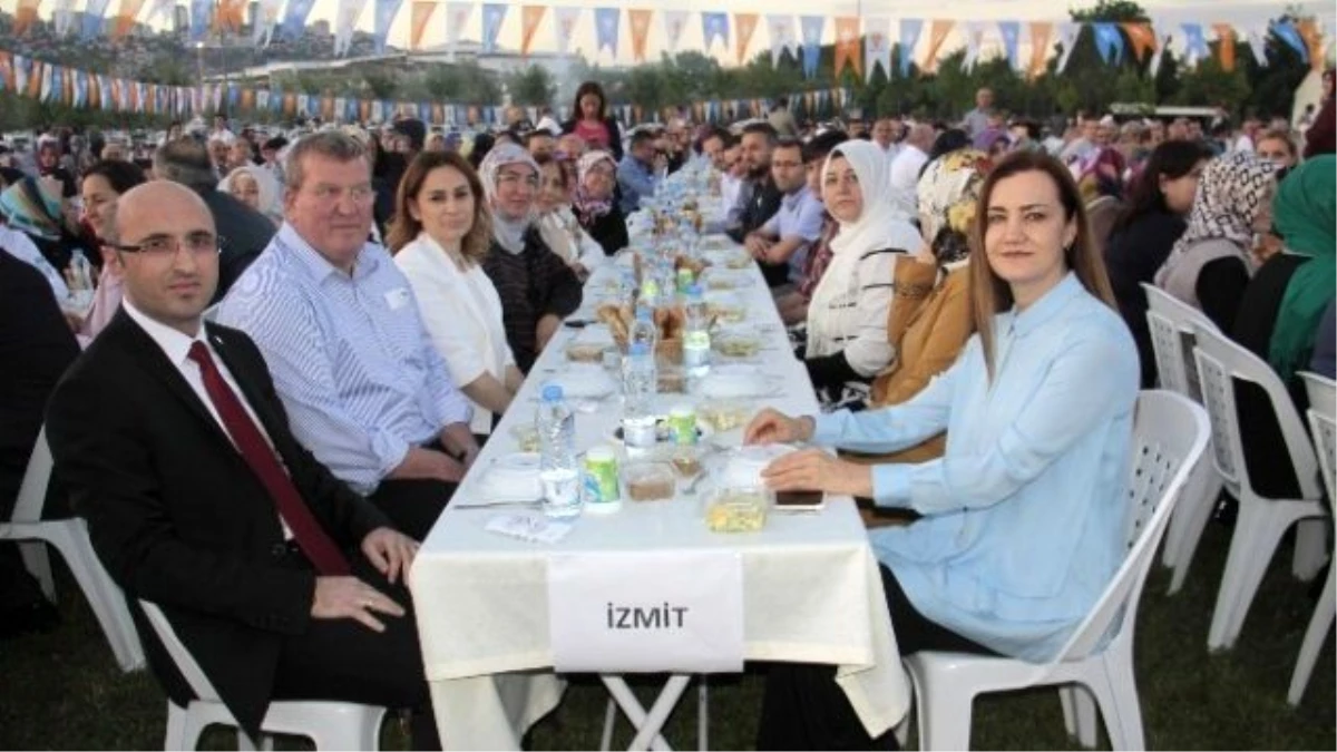Bakan Işık, AK Parti Kocaeli İl Başkanlığının İftarına Katıldı