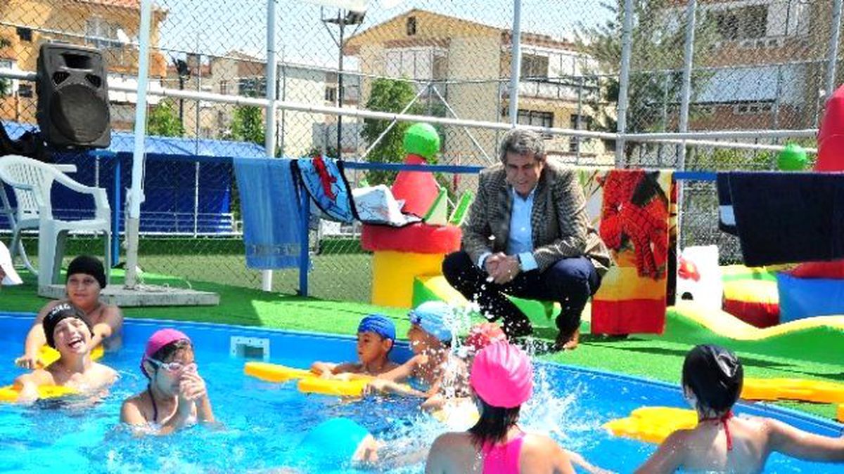 Balçovalı Çocuklar Yüzme Öğreniyor