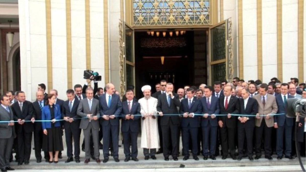 Cumhurbaşkanlığı Külliyesi\'ndeki Beştepe Millet Camii İbadete Açıldı