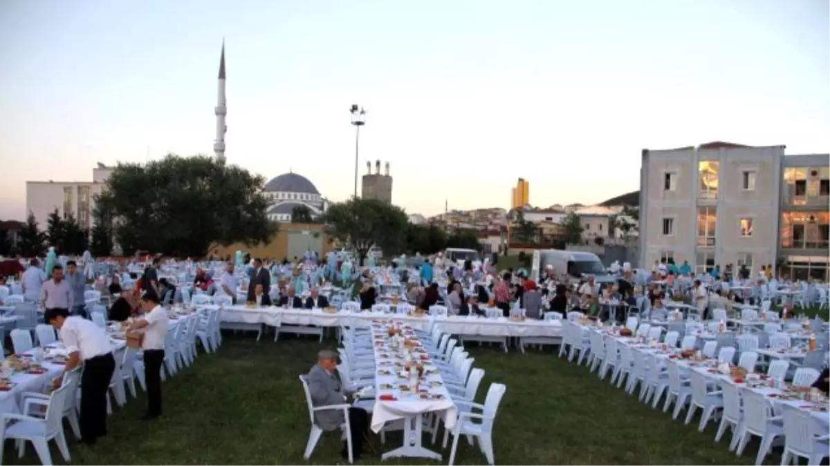 Darülaceze Ailesi Geleneksel İftar Yemeğinde Buluştu