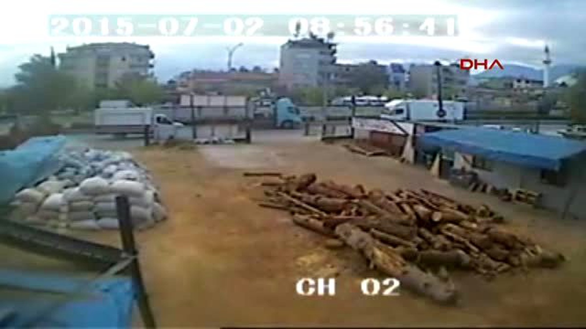 Denizli\'de Güpegündüz Güvenlik Kamerasına Rağmen Motosikleti Çaldı