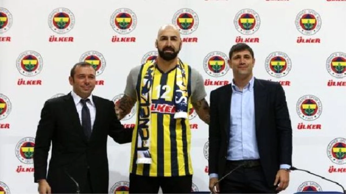 Fenerbahçe Ülker Pero Antic\'in İmza Törenini Gerçekleştirdi