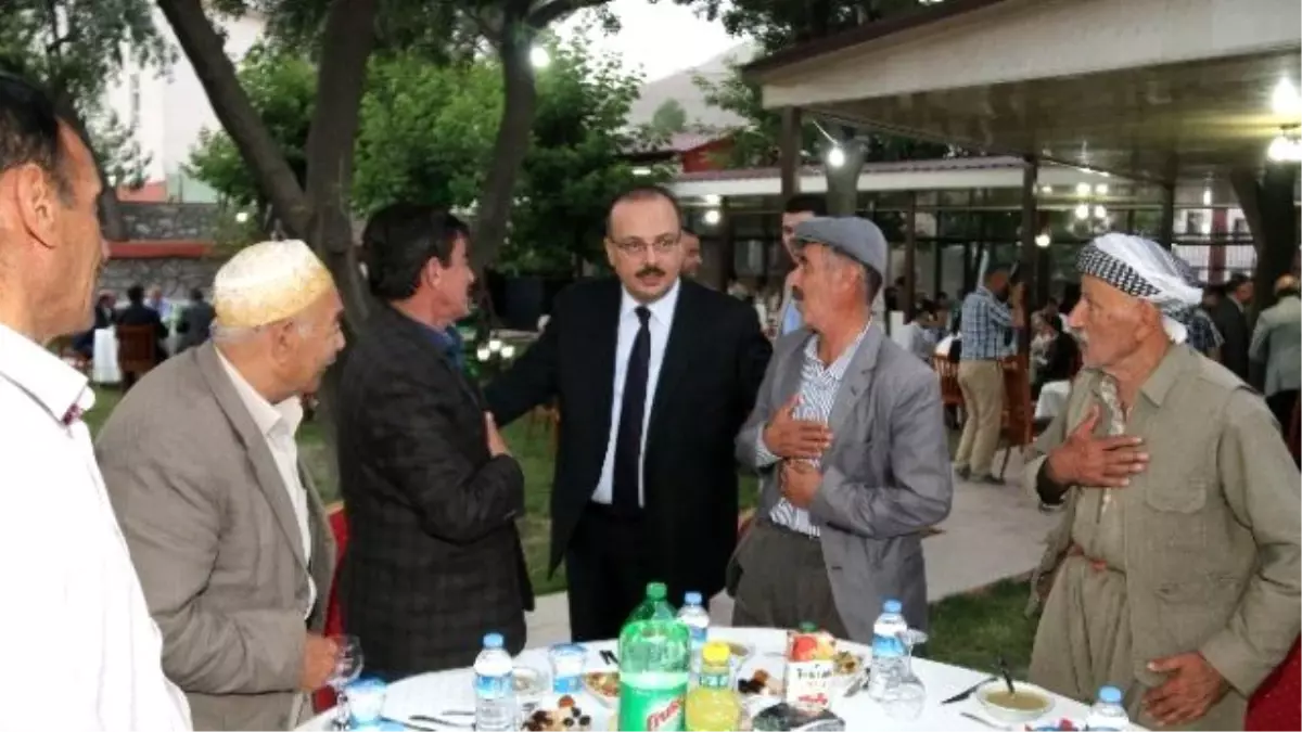 Hakkari Valiliğinden İftar Yemeği