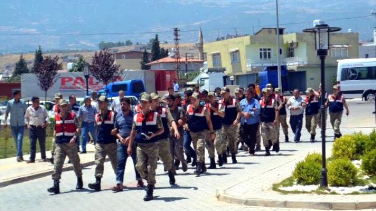 Hurda Araçları, Çaldıkları Araçların Parçalarıyla Tamir Edip Piyasaya Süren Şebeke Çökertildi