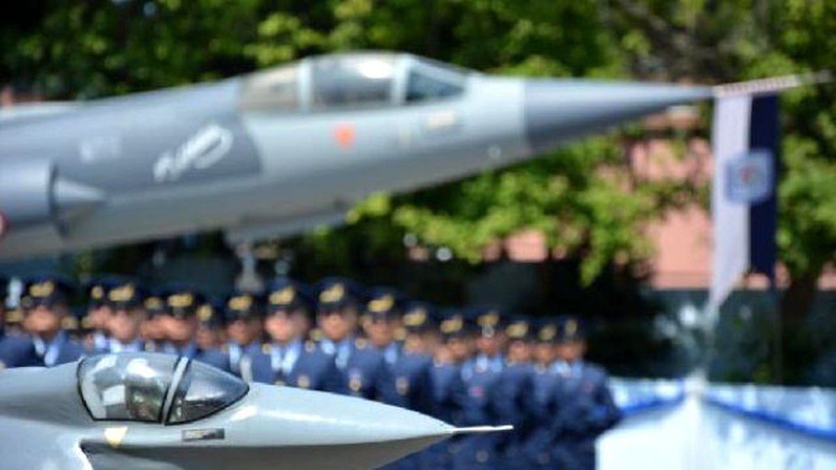 Işıklar Askeri Hava Lisesi\'nde 157\'nci Dönem Mezunları Diplomalarını Aldı