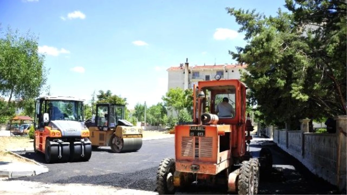 Karaman Belediyesi\'nin Asfalt Çalışmaları Sürüyor