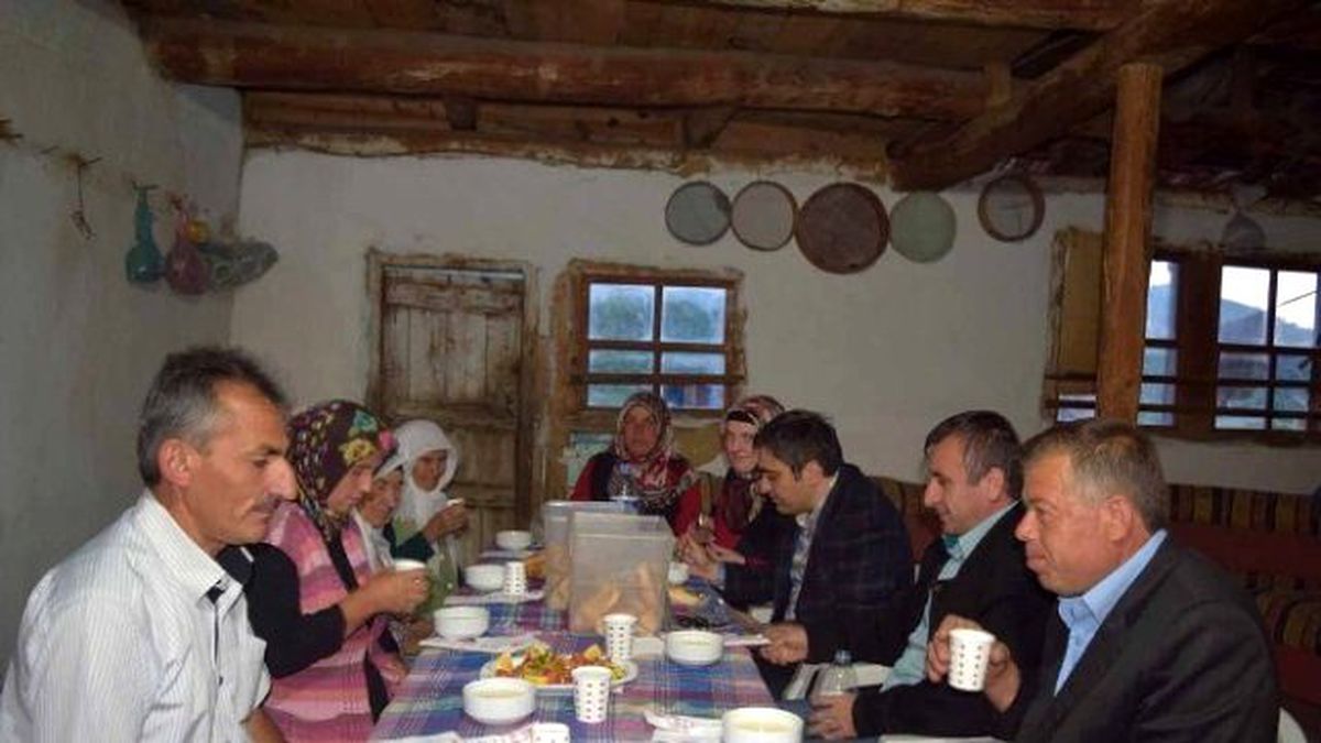 Kaymakam Karaaslan Vatandaşların İftar Sofralarına Konuk Oluyor