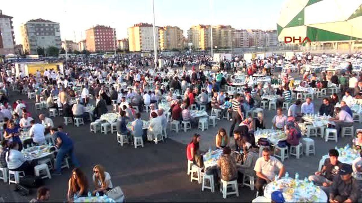 Davutoğlu: Dünyanın Başka Yerlerinde Kardeşlerimiz Acı İçinde