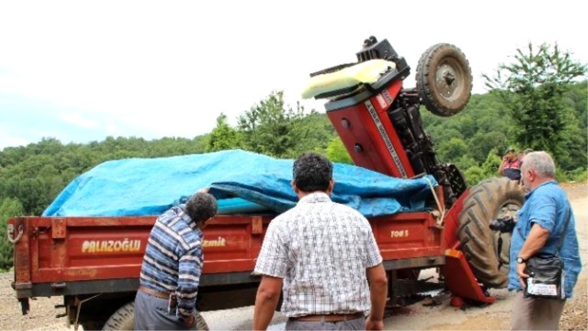 Kum Yüklü Traktör Rampa Çıkarken Ters Döndü: 1 Yaralı