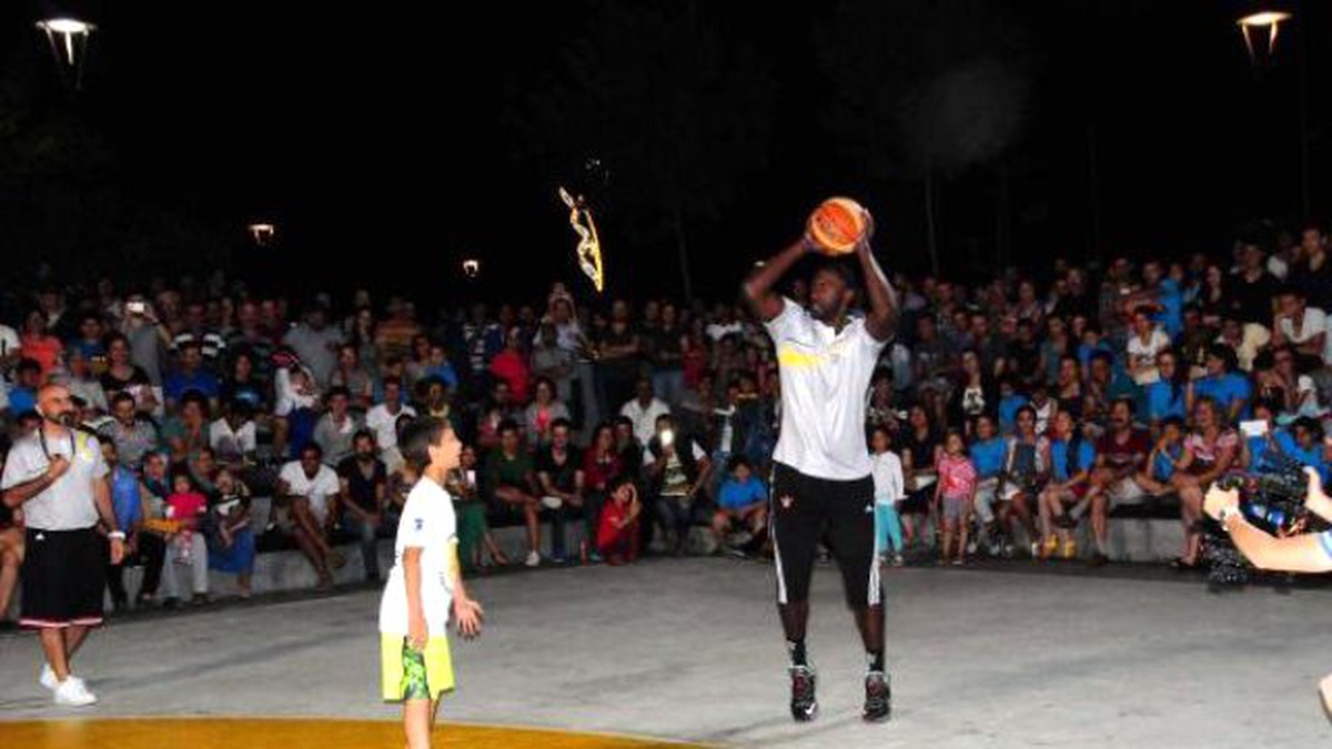 Nba Yıldızı Patterson 14 Yaşındaki Ali\'ye Yenildi