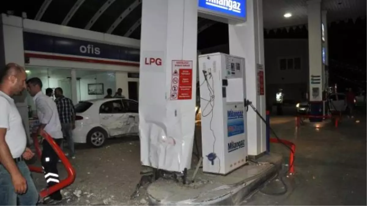 Otomobil Lpg Pompasına Çarptı: 1 Yaralı