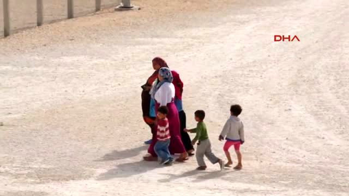 Savaş Mağduru Kobanili Kürtler Suruç\'taki Çadırkentte Kalıyor