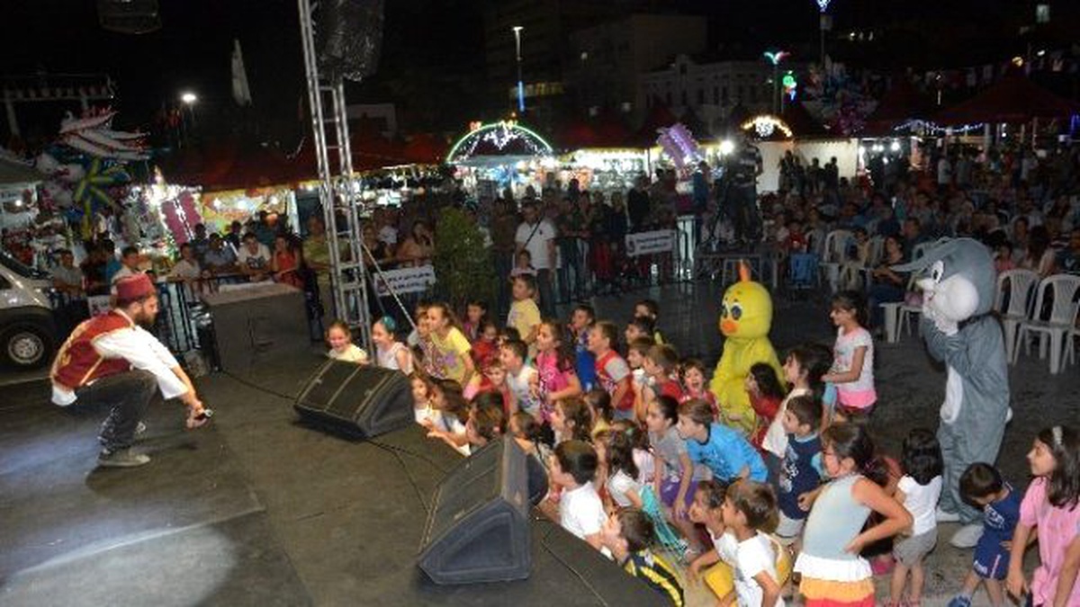 Şehzadeler\'de Ramazan Geceleri Renkli Geçiyor