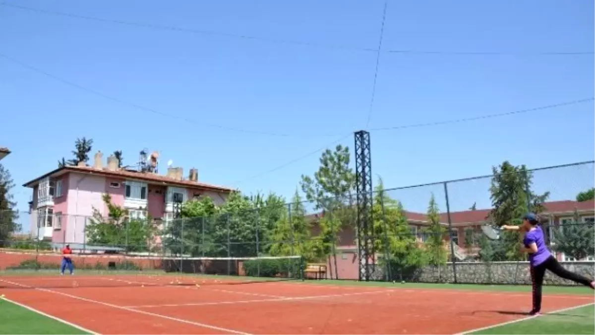 Tenis Kortu Büyük İlgi Görüyor