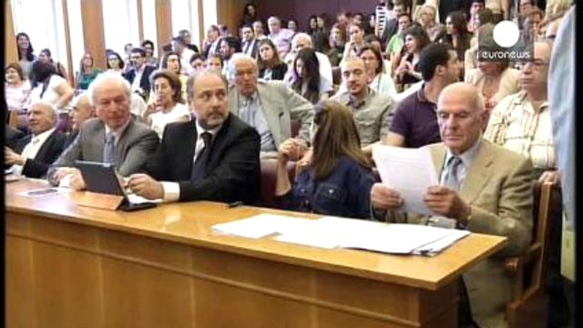 Yunan Halkı Referanduma Belirsizlikler İçinde Gidiyor