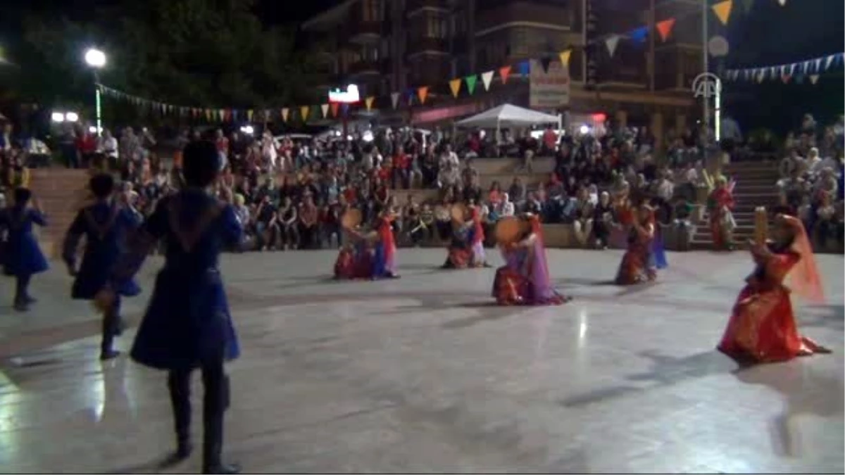 Azerbaycan Halk Dansları" Topluluğu Gösterisi