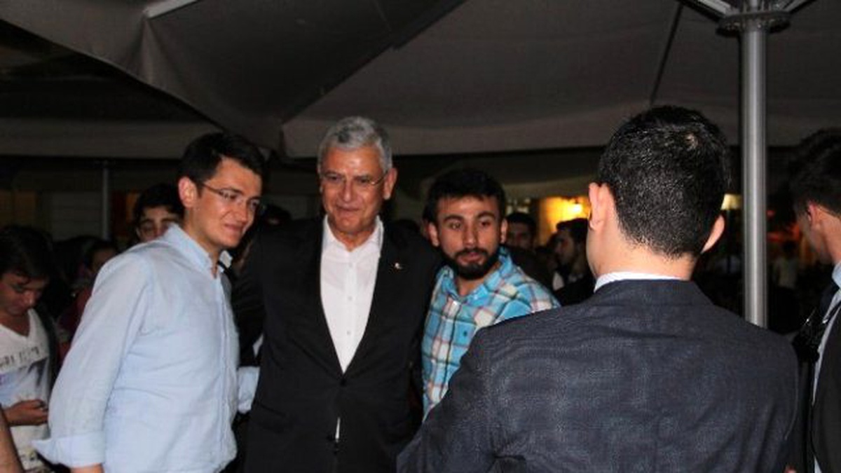 Bakan Bozkır AK Parti Gençlik Kollarının Düzenlediği Sahur Programına Katıldı