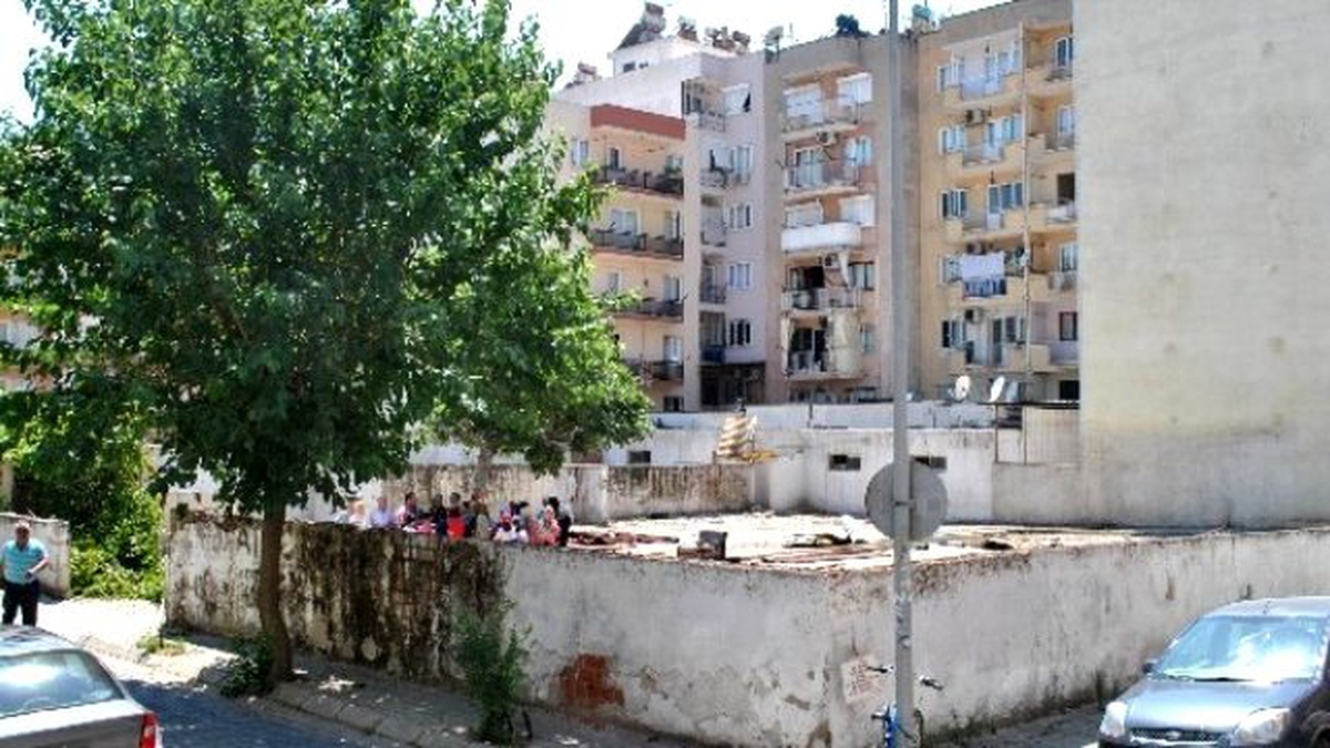 Cumhuriyet Mahallesi Muhtarı ve Mahalle Sakinleri Boş Vakıf Arazisine Otopark İstemiyor