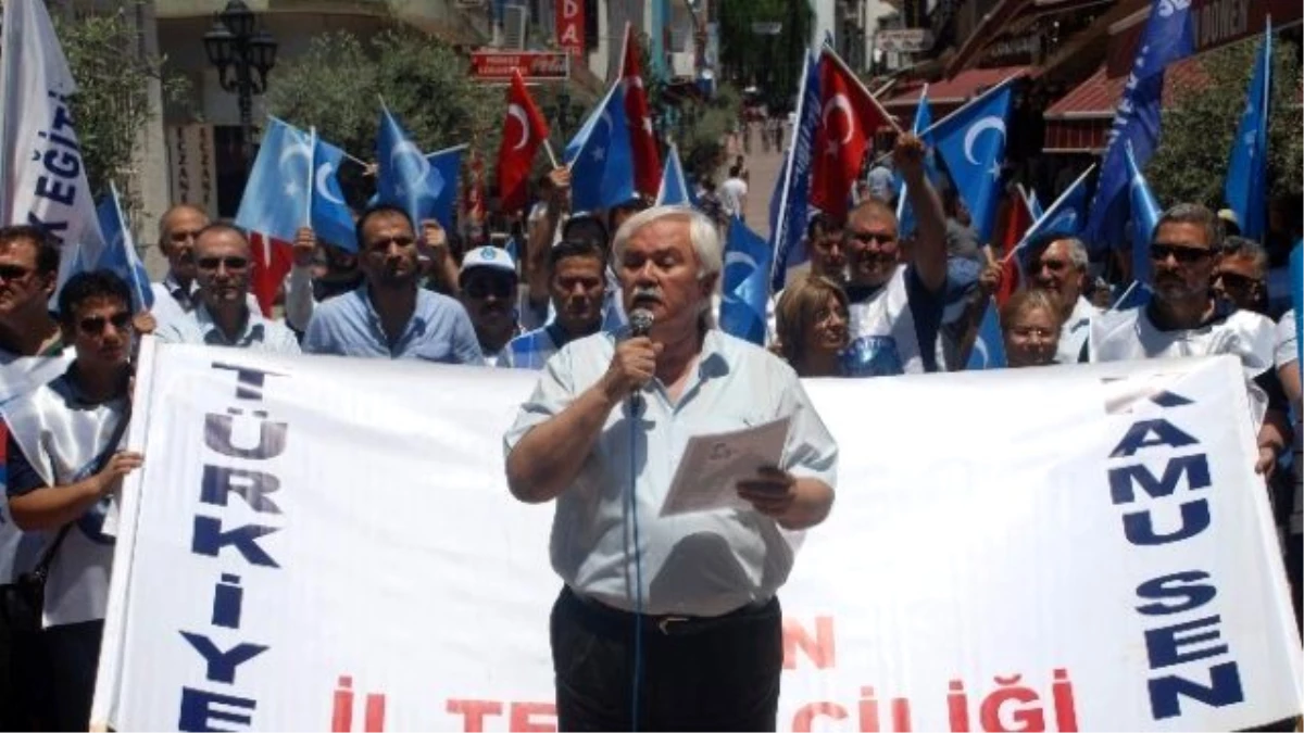 Devli: "Türk Milleti Uyan Kardeşin Katlediliyor "
