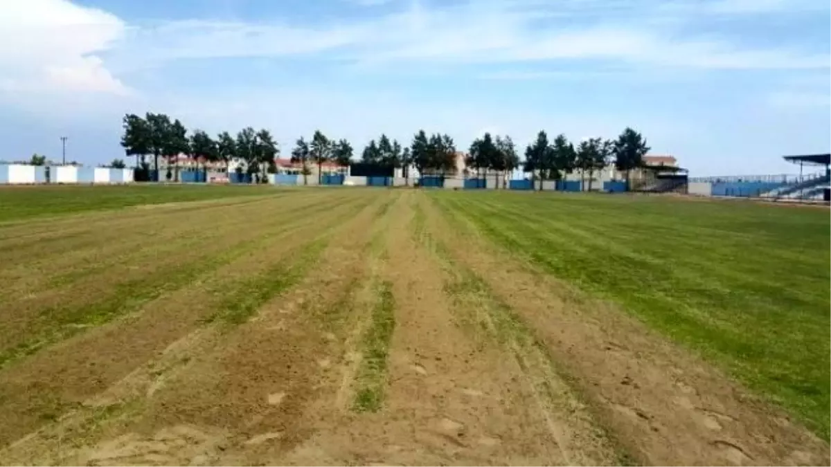 Didim Şehir Stadının Zemini Bakıma Alındı