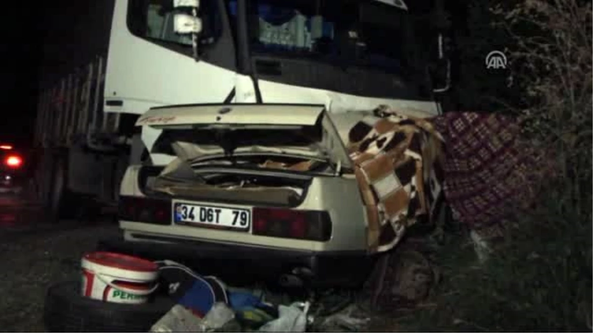 Kastamonu\'nda Kamyonla Otomobil Çarpıştı: 5 Ölü