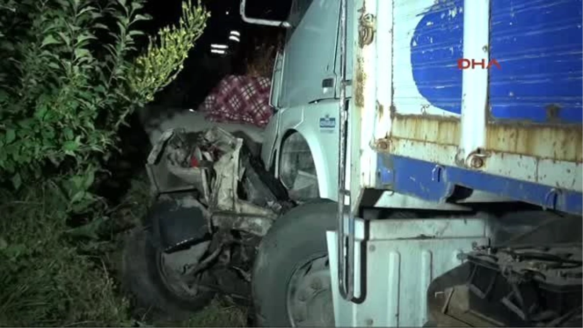 Kastamonu Ek Kamyon Otomobili Altına Alıp Sürükledi: 5 Ölü