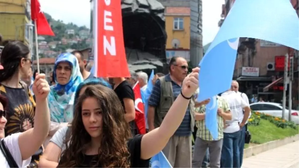 Zonguldak\'ta Türkiye Kamu-Sen Çin Zulmünü Protesto Etti