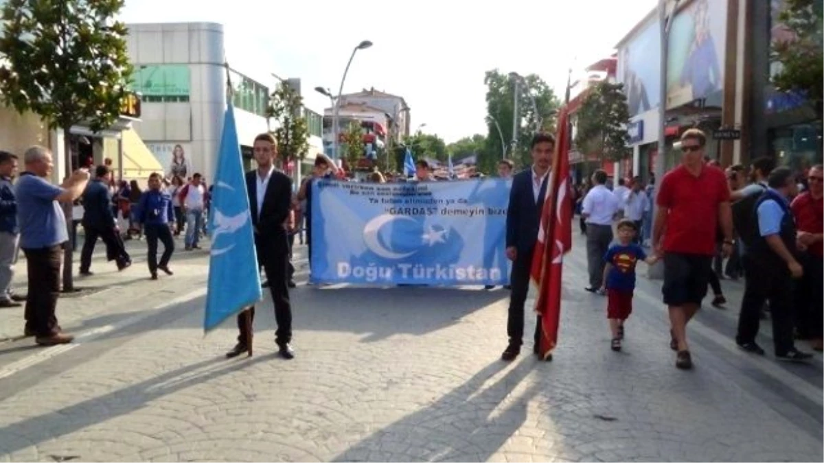 Ülkücülerden Doğu Türkistan Yürüyüşü