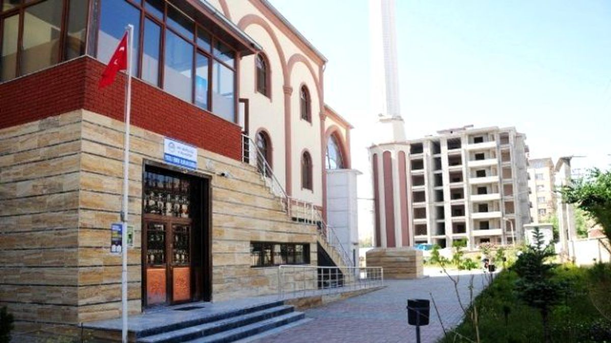 Van\'da Camiye Engelli Asansörü