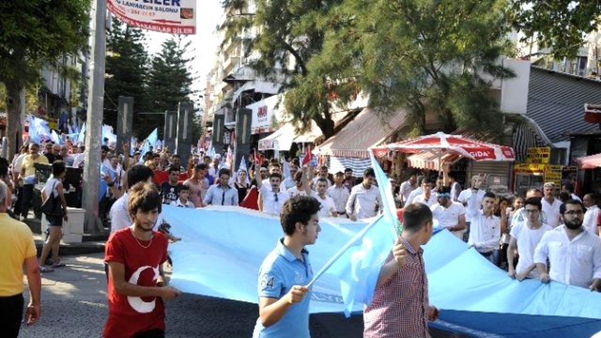 Sincan Uygur Özerk Bölgesi\'ndeki Uygulamalara Tepkiler