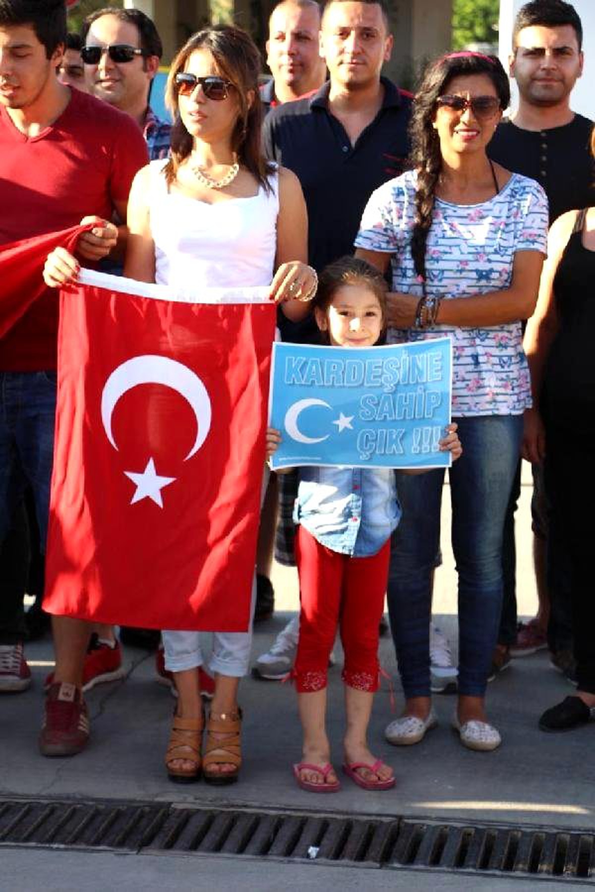 Antalya Honda Grubundan Doğu Türkistan Protestosu