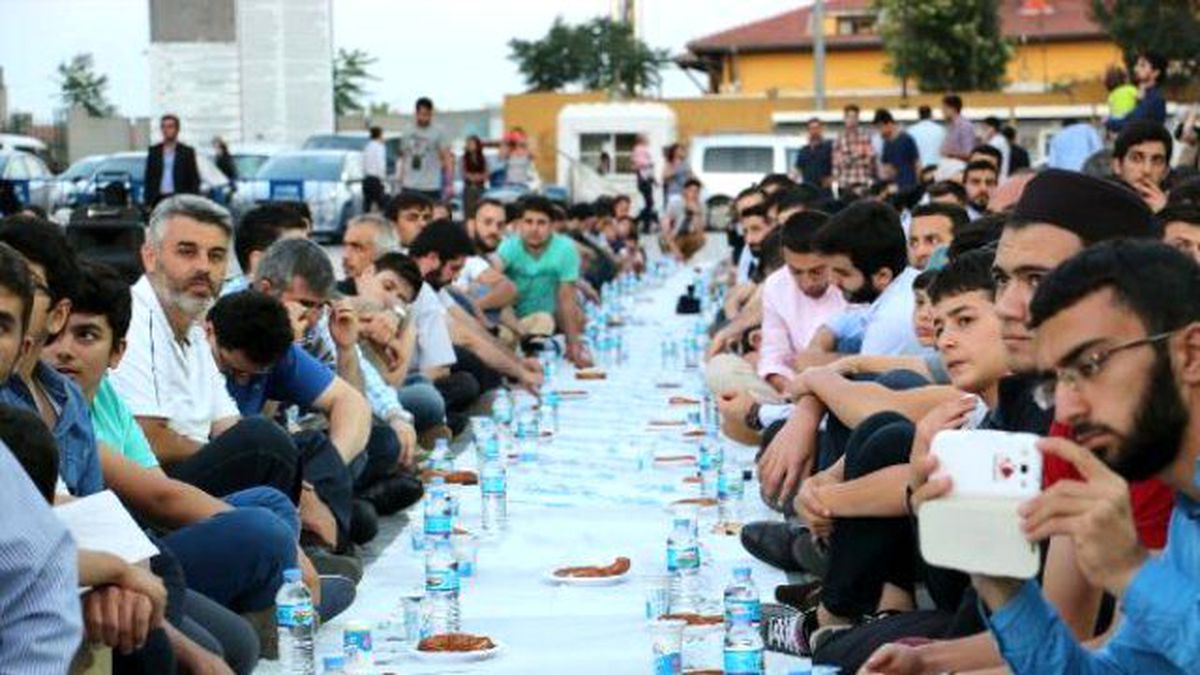 Ayasofya Meydanı\'nda "Ümmet İftarı"...