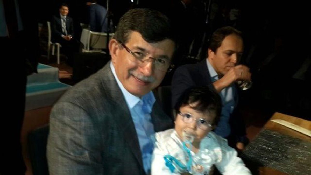 Başbakan Davutoğlu, Bilim ve Sanat Vakfı\'nın İftarına Katıldı