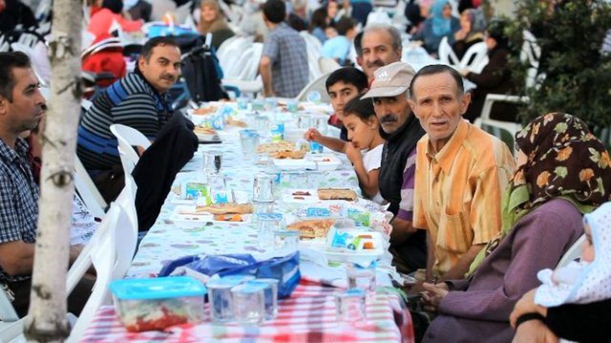 Başiskele Belediyesi\'nden Sahilde İftar