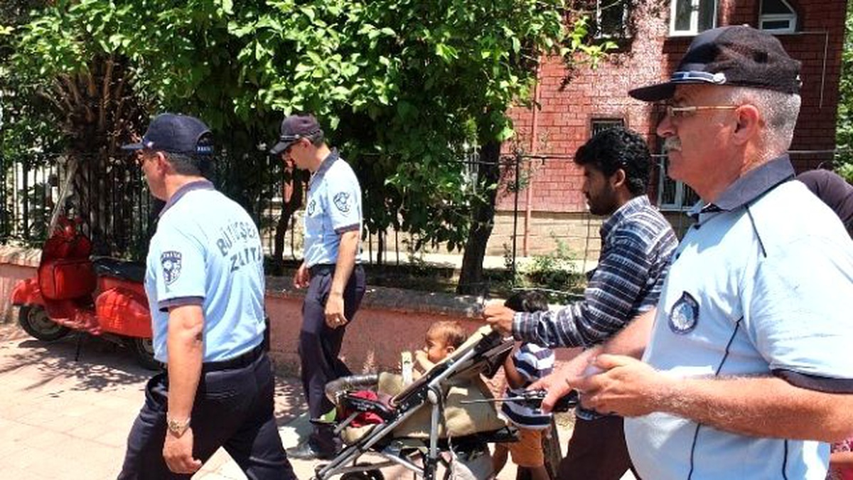 Büyükşehirli Zabıtalardan Dilencilere Geçit Yok