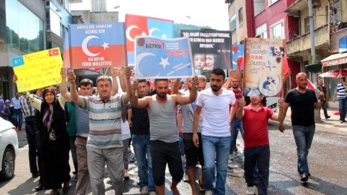 Çinli İşçilerin Sınır Dışı Edilmesini İstediler