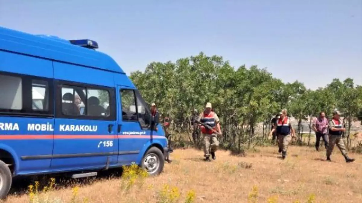 Elazığ\'da Köylülerin Tavuk Çiftliği Eylemi