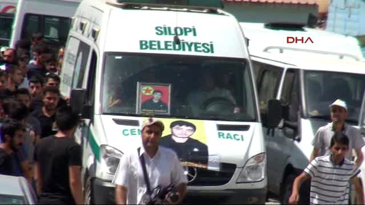 Hakkari Suriye\'de Öldürülen Ypg\'li Hakkari\'de Toprağa Verildi