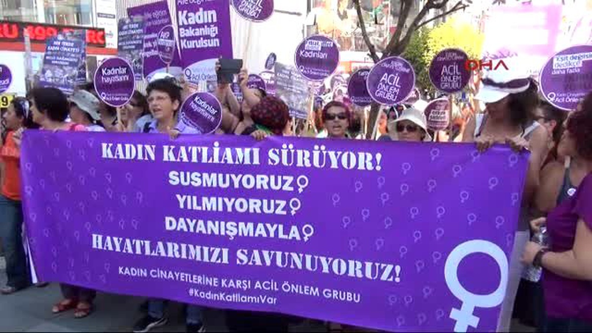Kadın Cinayetlerine Dur\' Demek İçin Yürüdüler