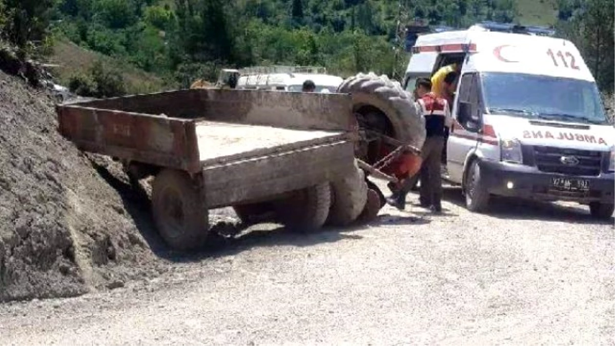 Kastamonu\'da Devrilen Traktörün Sürücüsü Öldü
