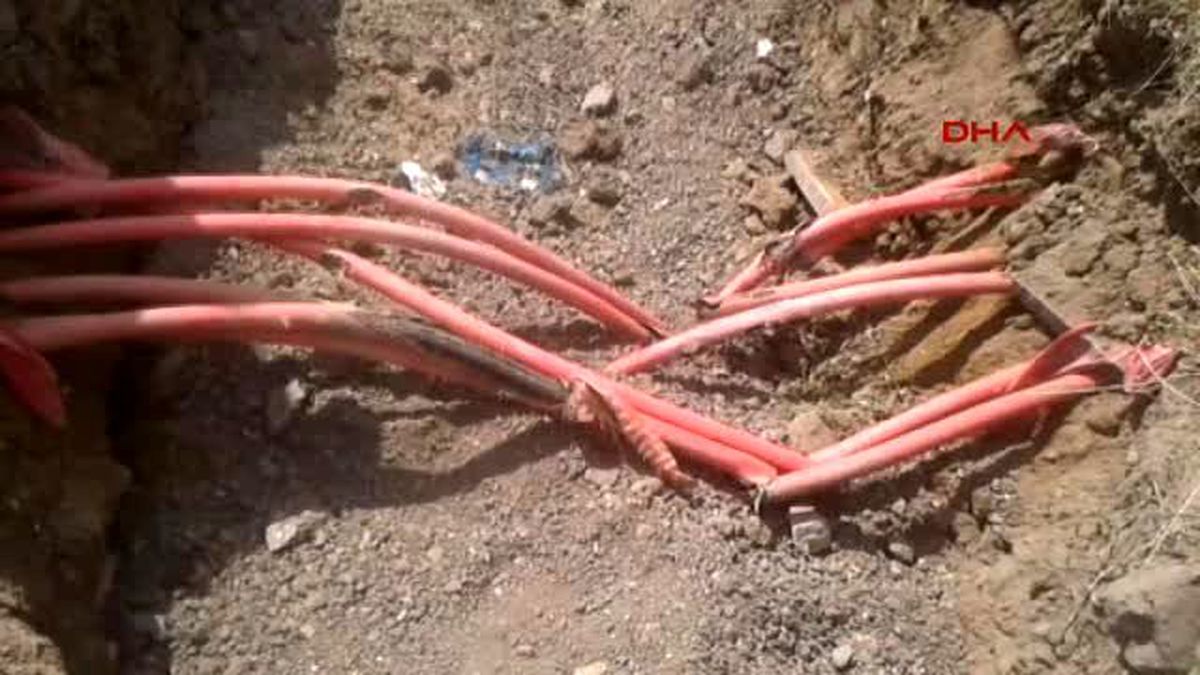 Kopan Kablolar İlçeyi Elektriksiz Bıraktı
