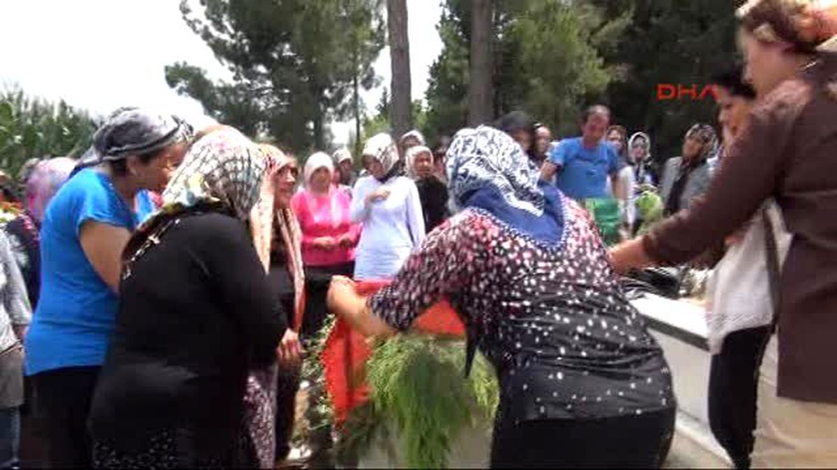 Osmaniye - Kazada Ölen THY\'nin Kabin Amiri, Osmaniye\'de Toprağa Verildi