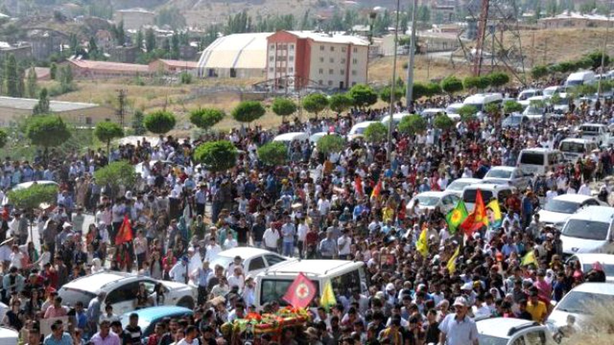 Suriye\'de Öldürülen Ypg\'li Hakkari\'de Toprağa Verildi