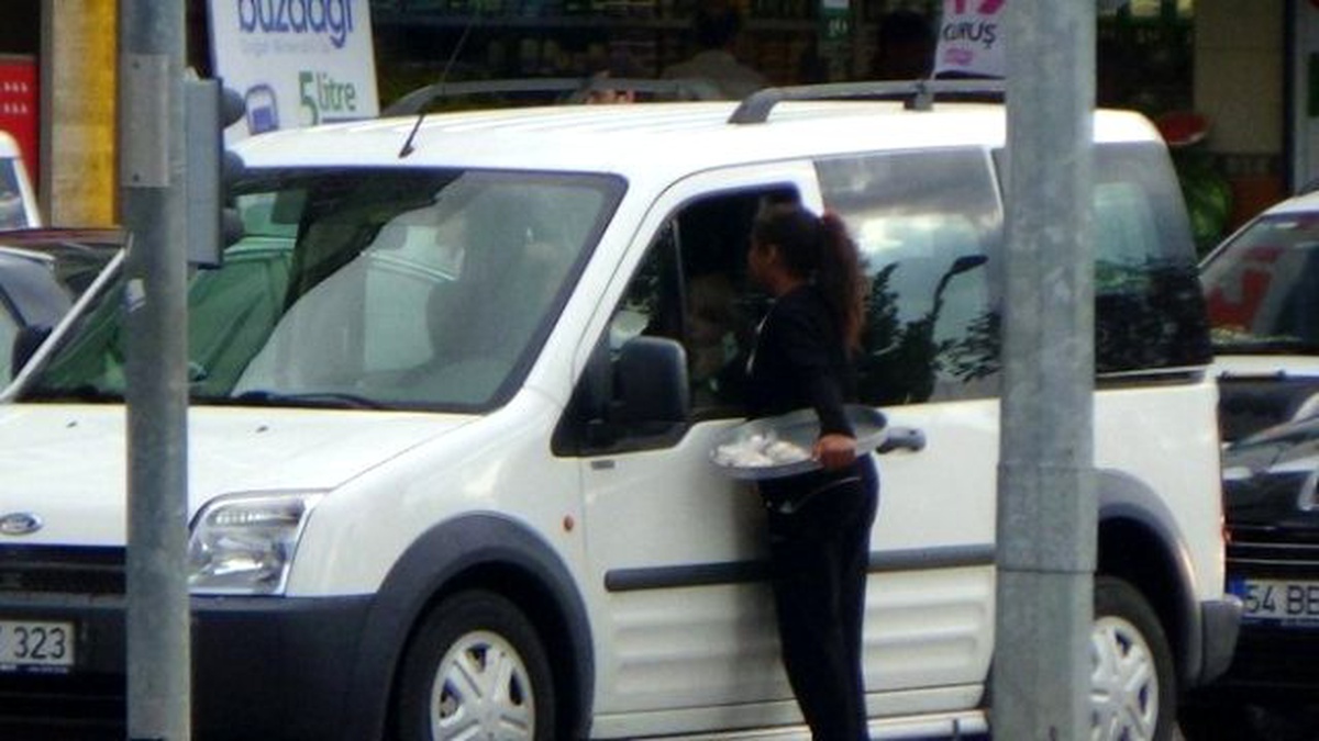 Trafikte Kaymak Satan Çocuklar Tehlike Saçıyor