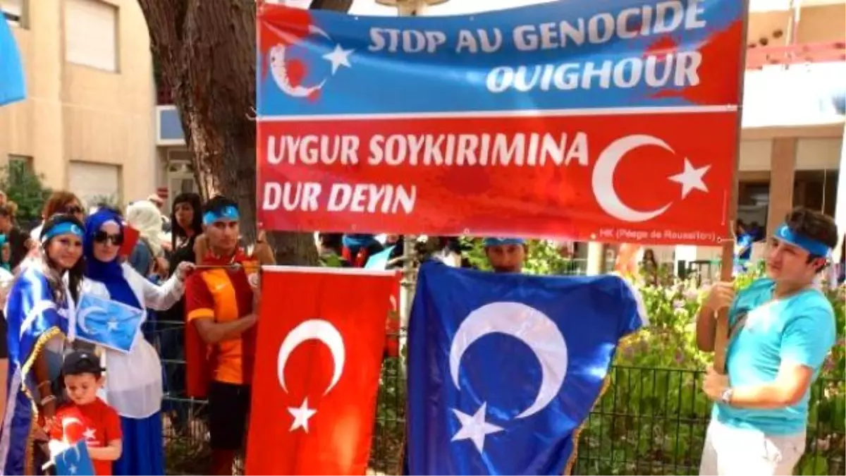 Uygur Türklerine Yapılan Şiddet Lyon Kentinde Protesto Edildi