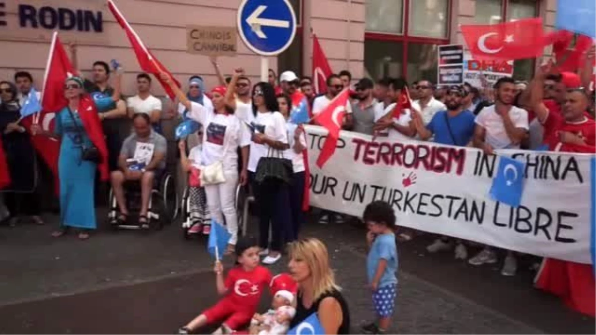 Uygur Türklerine Yapılan Şiddet Lyon Kentinde Protesto Edildi