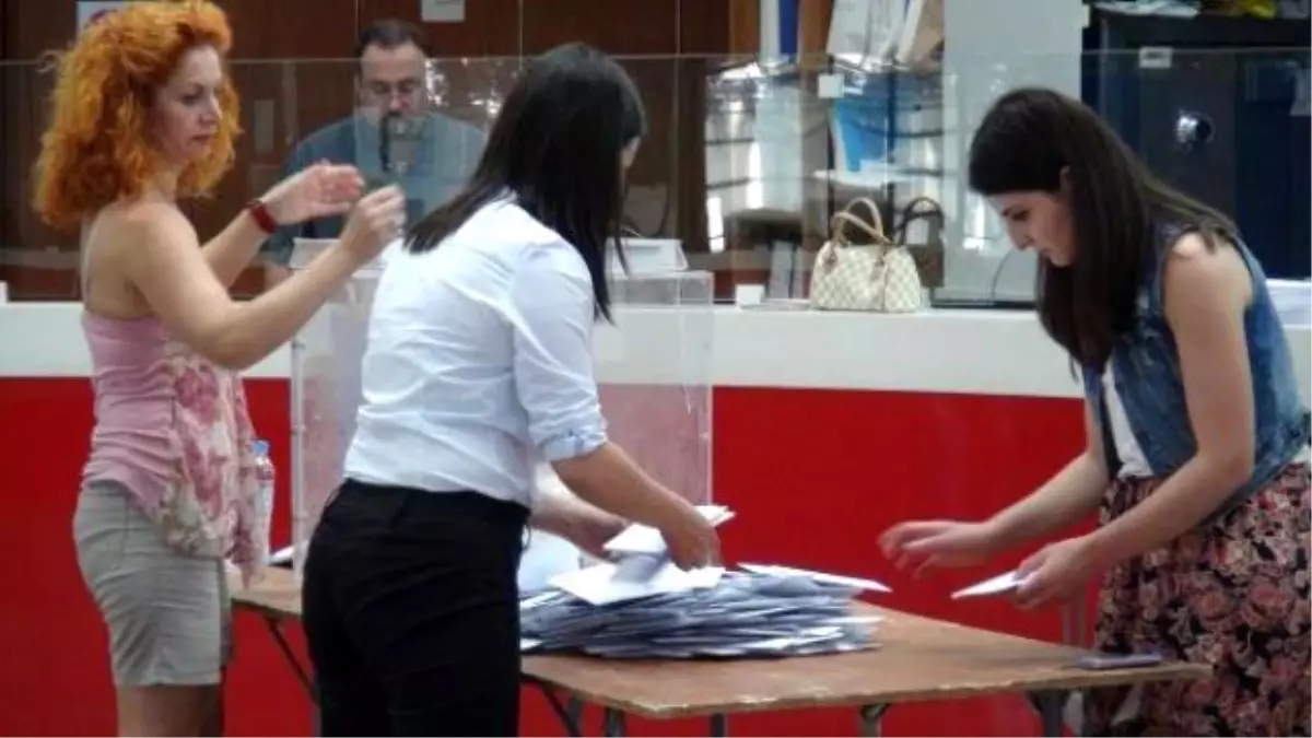 Yunan Halkından AB\'ye Rest