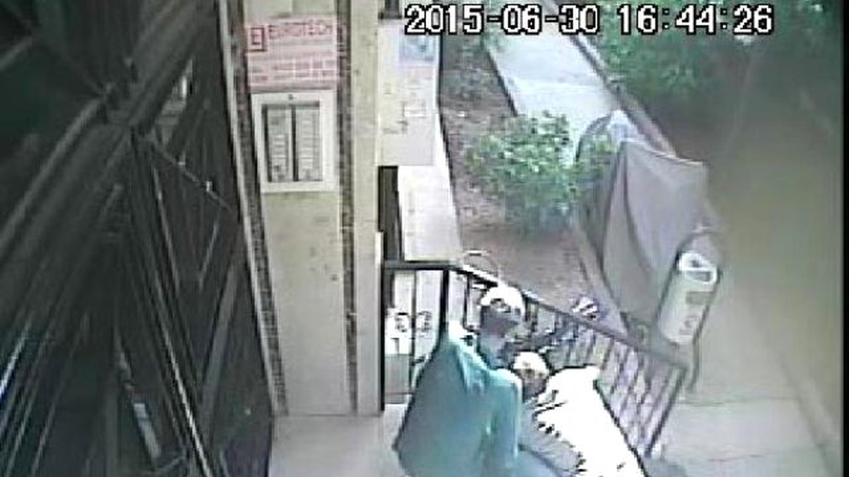 40 Saniyede Zinciri Kırıp Bisikleti Çalan Hırsızlar Aranıyor
