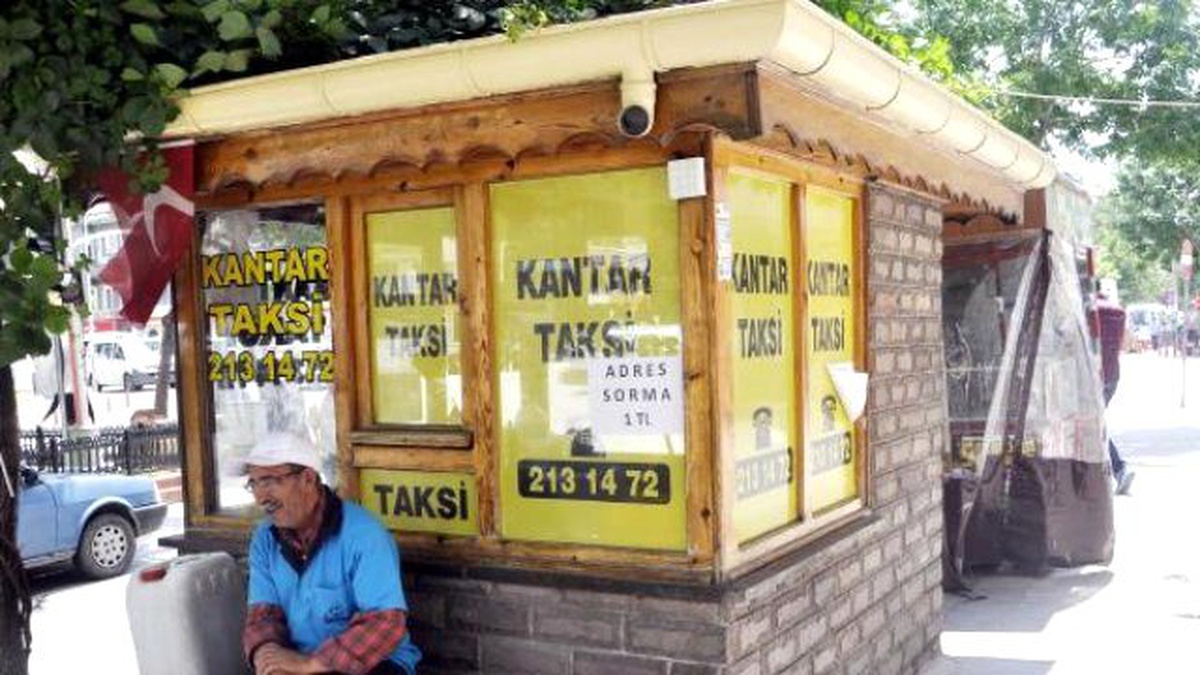 Adres Sorandan Aldıkları Parayı İhtiyaç Sahiplerine Veriyorlar
