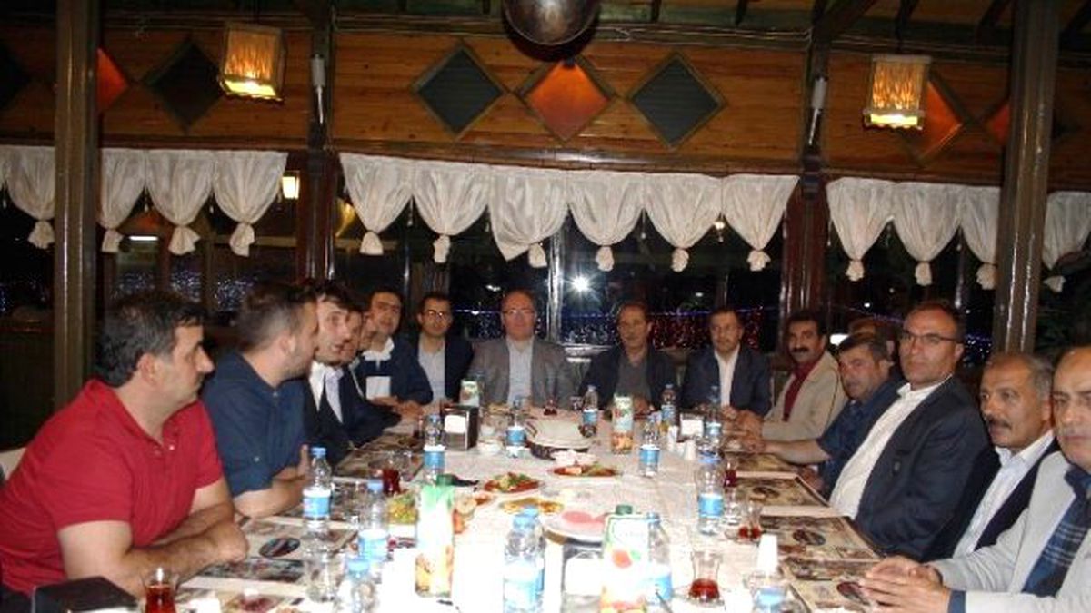 AK Parti, Esnaf Teşkilatı ile Sahurda Bir Araya Geldi